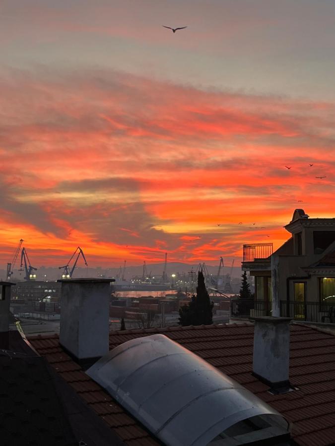 Dockview Atelier Apartment Burgas Bagian luar foto